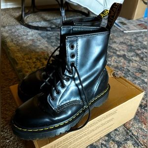 Dr Marten’s BEX 1460 Women’s 8, Men’s 7